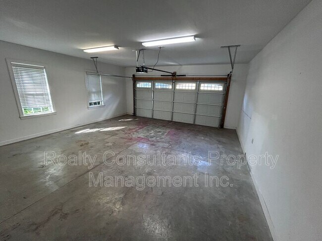 Building Photo - 4540 Pebble Lake Dr