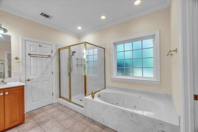 Building Photo - Stunning all-brick home on a large wooded lot