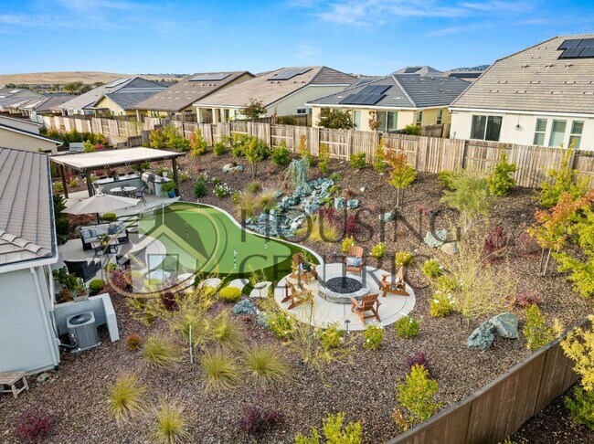 Building Photo - STUNNING Single Story Home with a Resort Style Backyard!