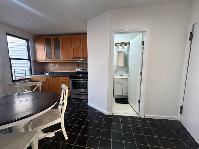 Building Photo - 318 71st St