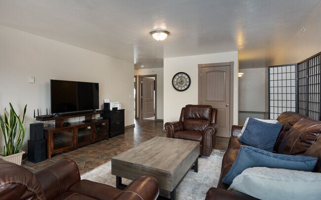 Building Photo - 3 bed 2 bath condo in Belgrade