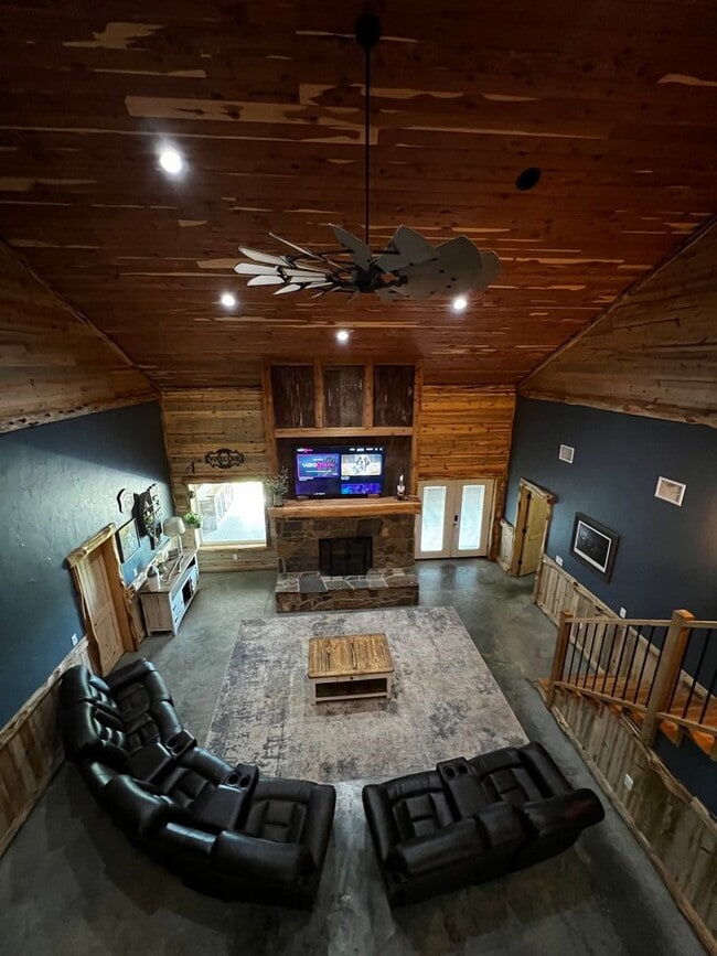 Building Photo - 1049 County Rd