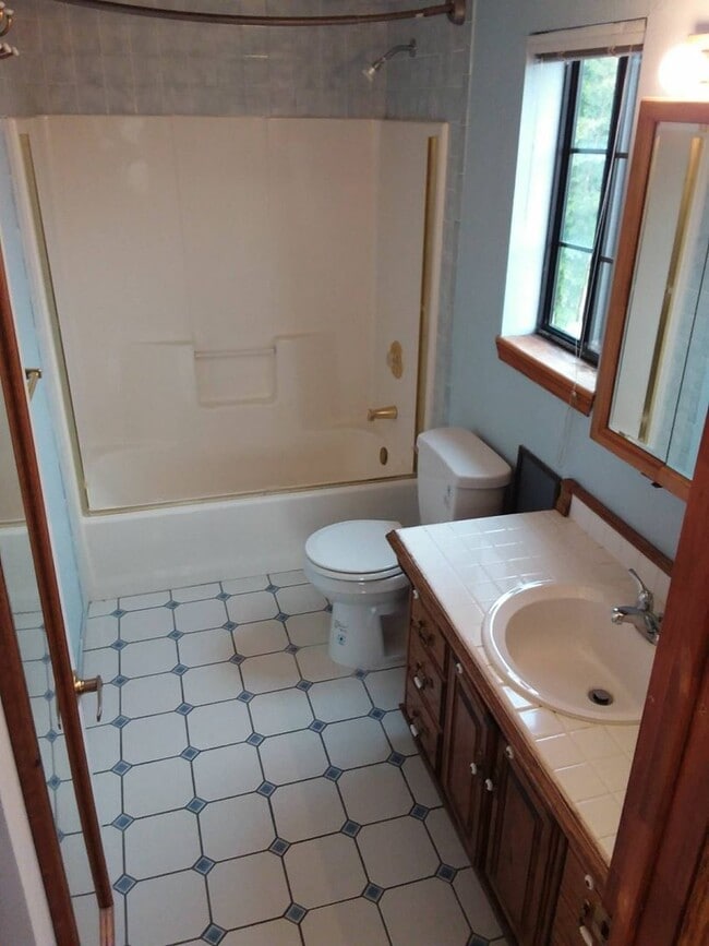 Building Photo - 121-123 Poole St