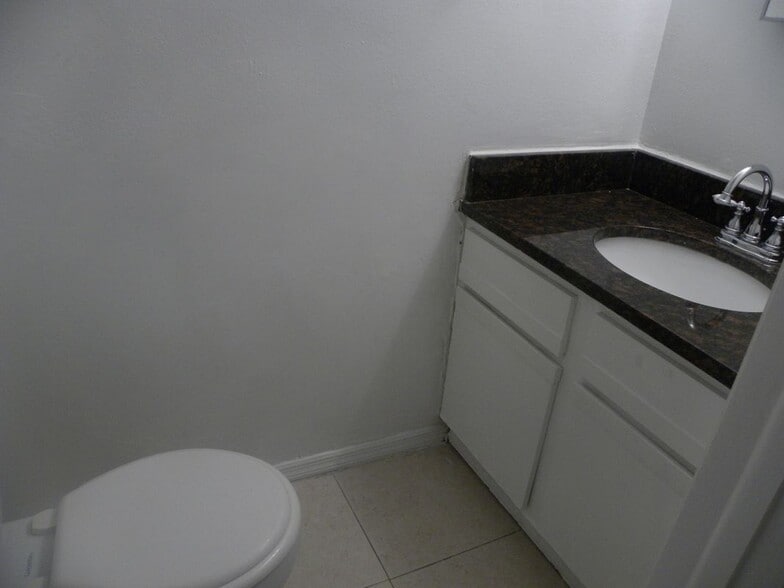 Building Photo - 4966 Sanoma Village