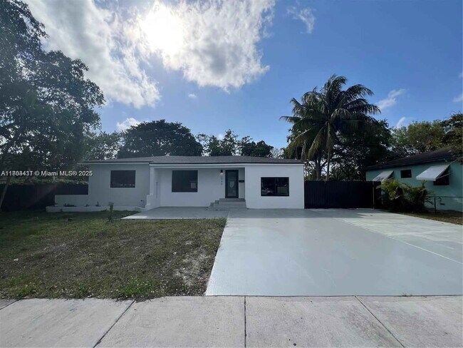Building Photo - 12940 NW Miami Ct