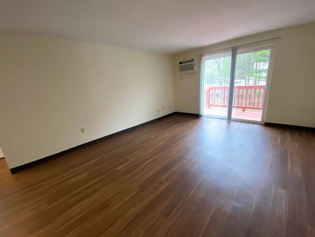 Building Photo - 99 Powers St