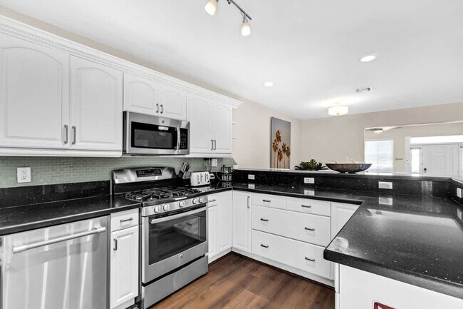 Building Photo - 3624 SW 22nd St