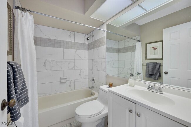 Building Photo - 14871 Crescent Cove Dr