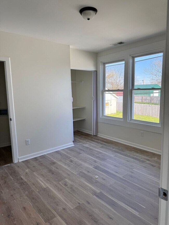 Building Photo - 117 Linden Ave