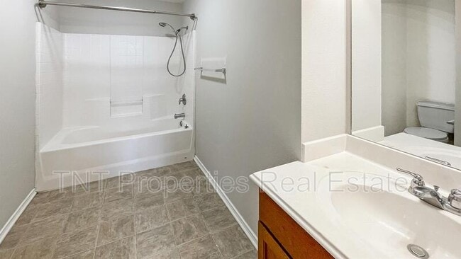 Building Photo - 1100 Cottage Grove Cir