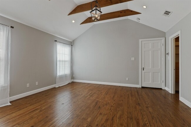 Building Photo - 7115 La Vista Dr