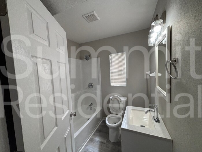 Building Photo - 4420 Bass St
