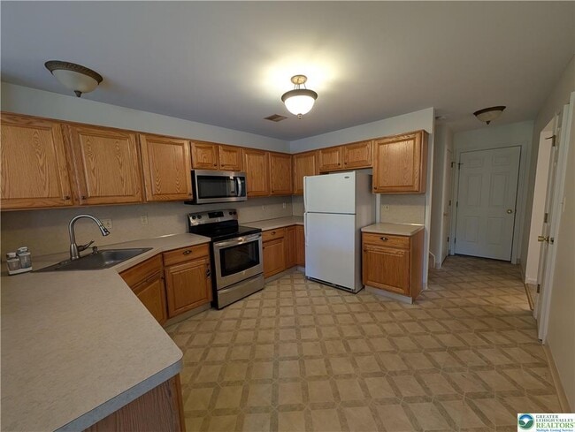 Building Photo - 2806 Sequoia Dr