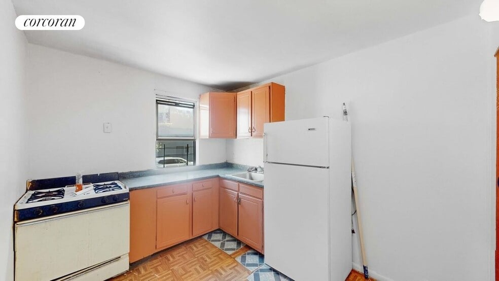 Building Photo - 31-04 32nd St