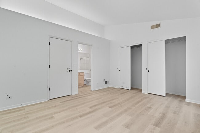 Building Photo - 519 Woodcrest Dr