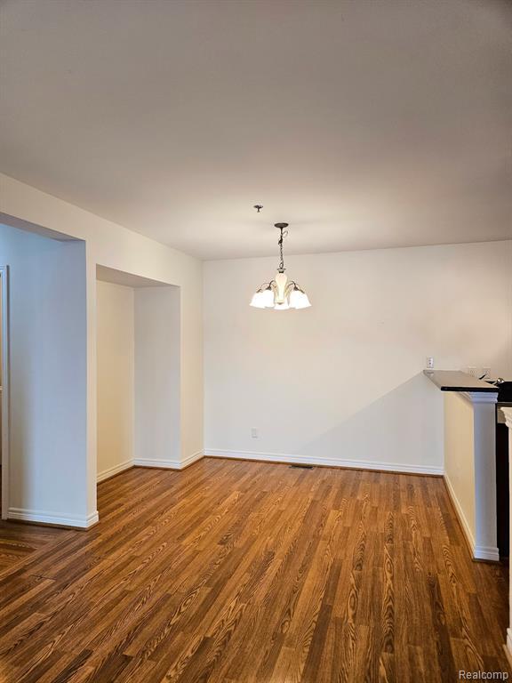 Building Photo - 264 Village Way S