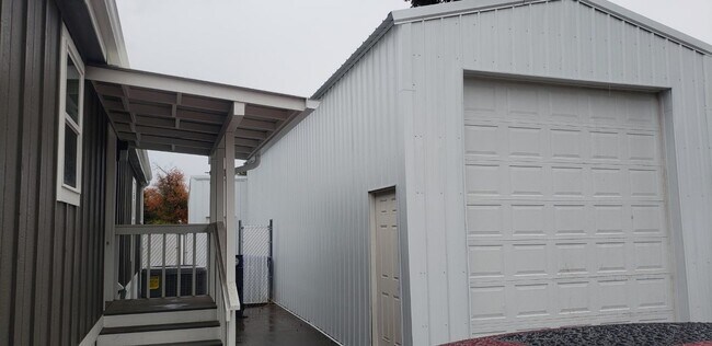 Building Photo - Beautiful 3-Bedroom Home with Bonus Room, ...