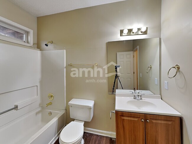 Building Photo - 1728 Victoria Way NW