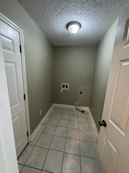 Washer dryer hookups - 10086 Gate Post Way