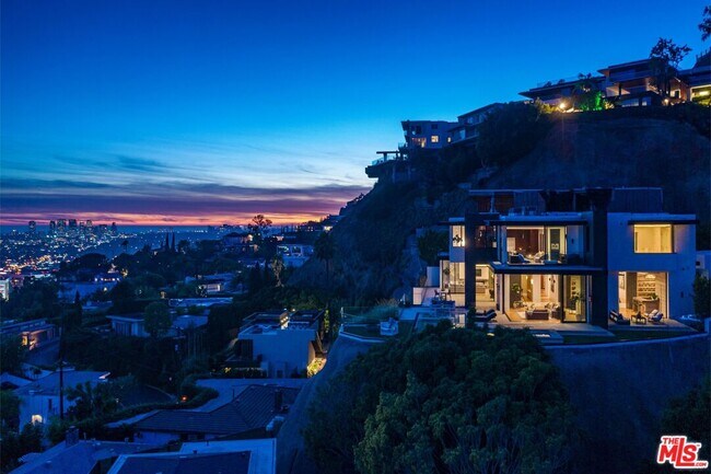 Building Photo - 8366 Sunset View Dr