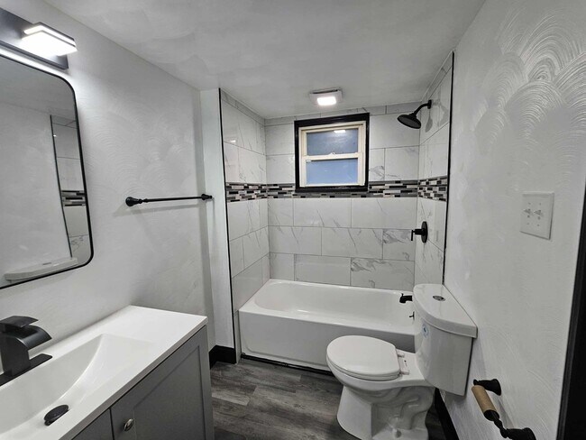 Building Photo - Charming 4 Bedroom 1 Bathroom Home for Rent!