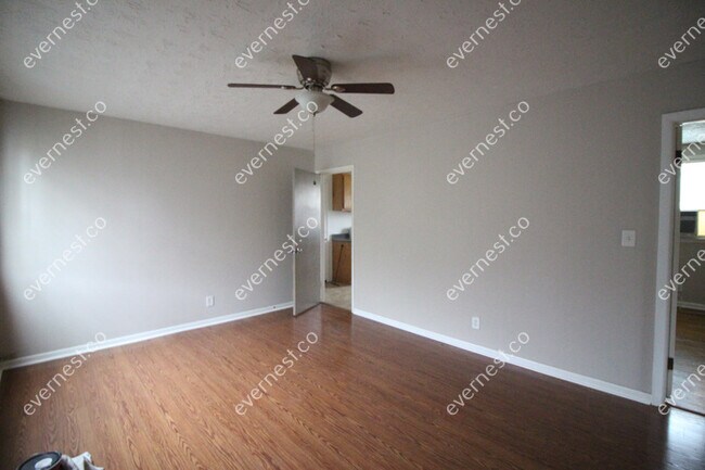 Building Photo - 3 bed / 1 bath