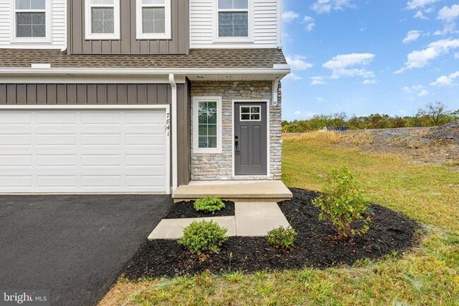 Building Photo - 7841 Briarwood Dr