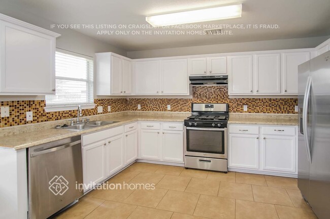 Building Photo - 14820 Lipton Ln