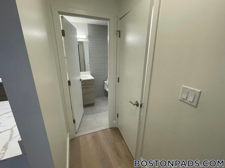 Building Photo - 1079 Commonwealth Ave