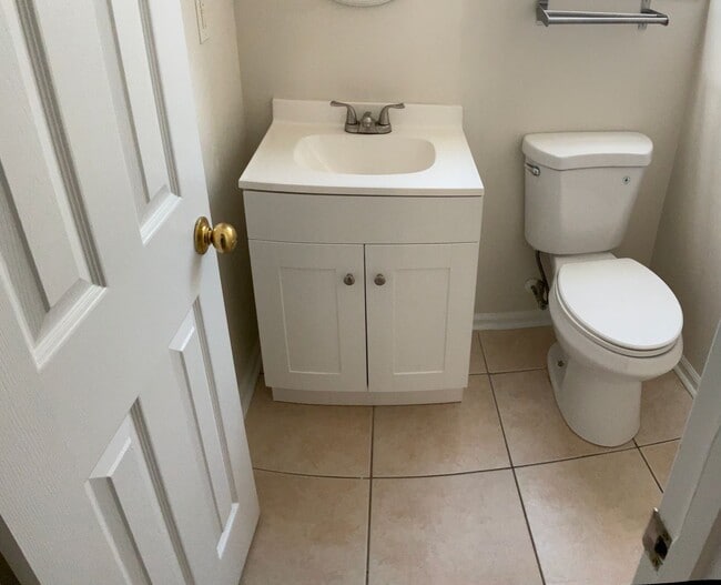 Building Photo - Quiet Neighborhood- Large family living!