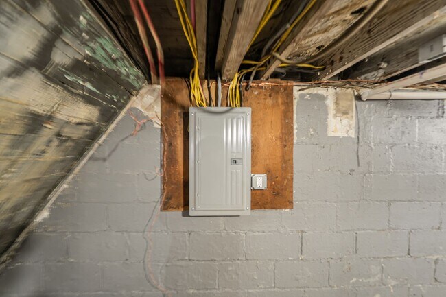 Building Photo - 841-841 Allison Ave