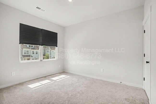 Building Photo - 9512 Munsing Dr