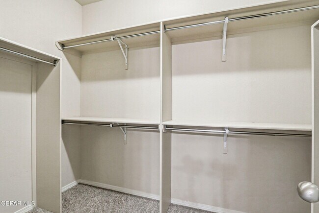 Building Photo - 7533 Red Cedar Dr