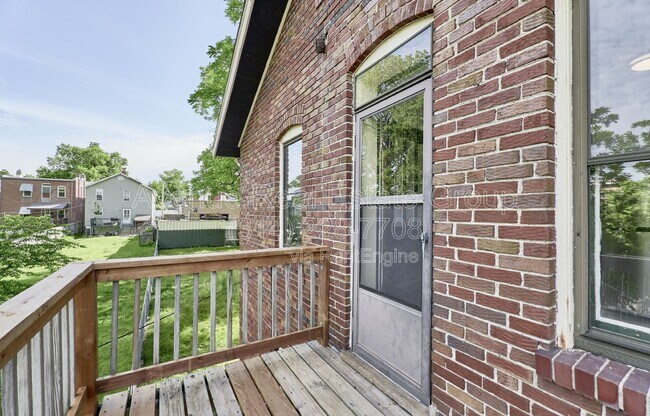 Building Photo - 5021 Ray Ave