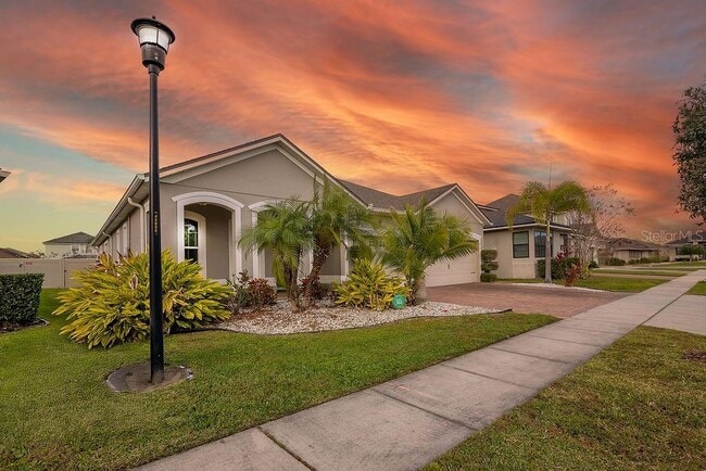 Building Photo - 2450 Chateau Lp