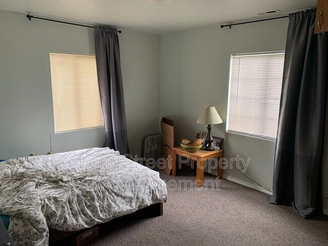 Building Photo - 1012 NW 34th St