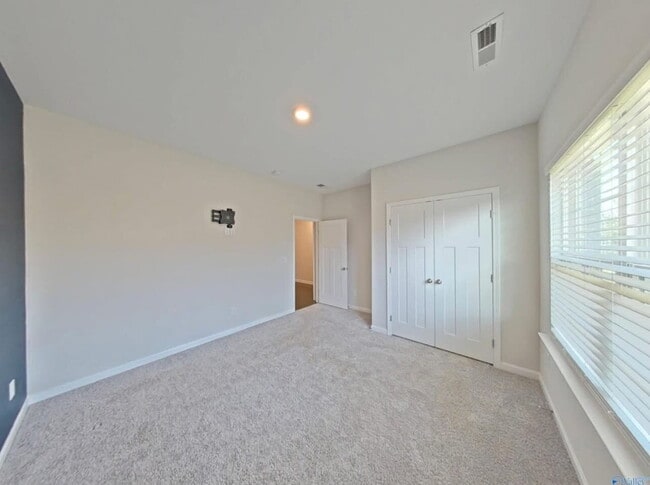 Building Photo - "Charming 3-Bed Oasis with Granite Touches & Hardwood Elegance and loads of high tech upgrades in...