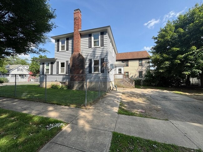 Building Photo - 466 Chandler St