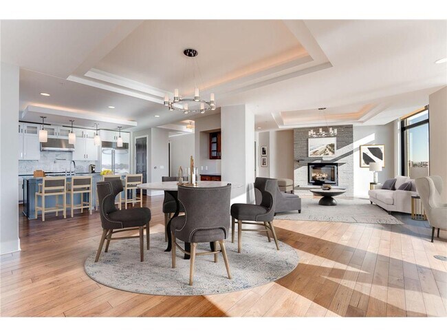 Primary Photo - 2622 W Lake St