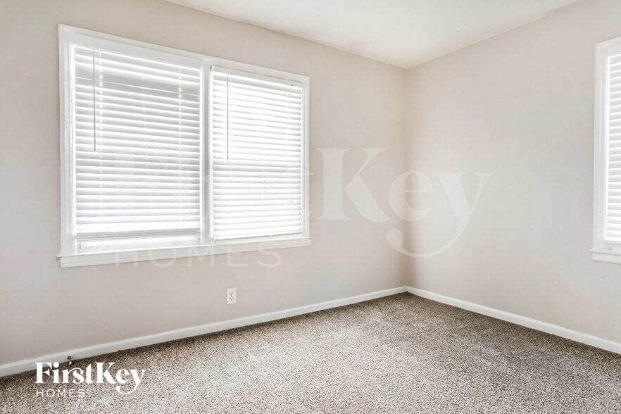 Building Photo - 641 Dixie St