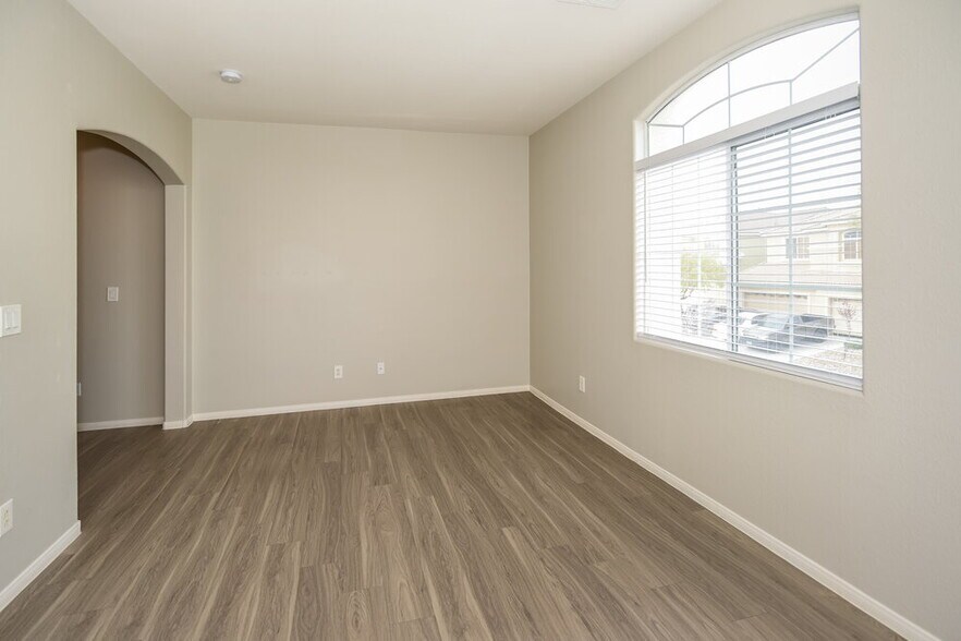 Building Photo - 5781 Magini Ave