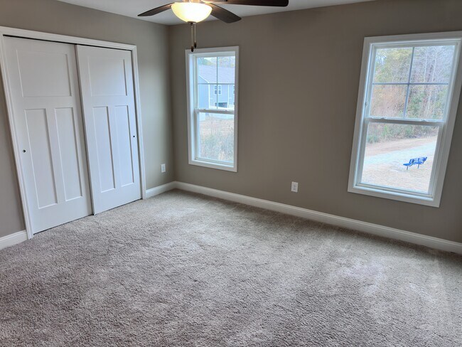 Building Photo - 617 Jacks Xing Dr