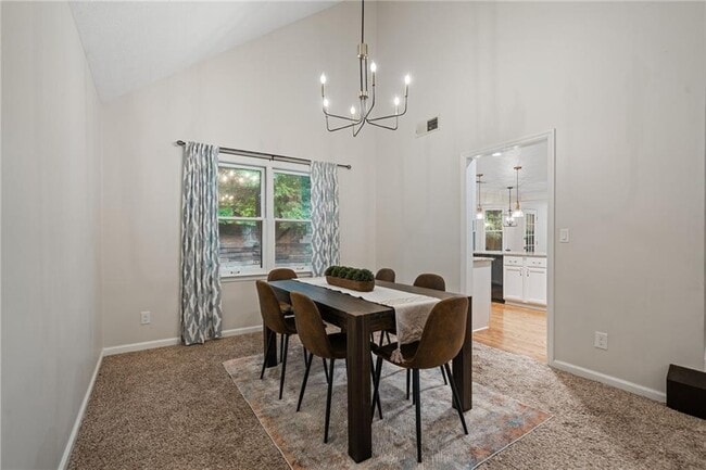 Building Photo - 10965 Pinehigh Dr