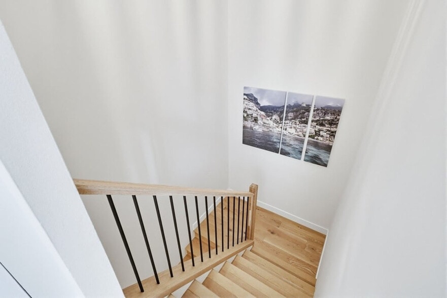 Building Photo - 521 S Sierra Ave