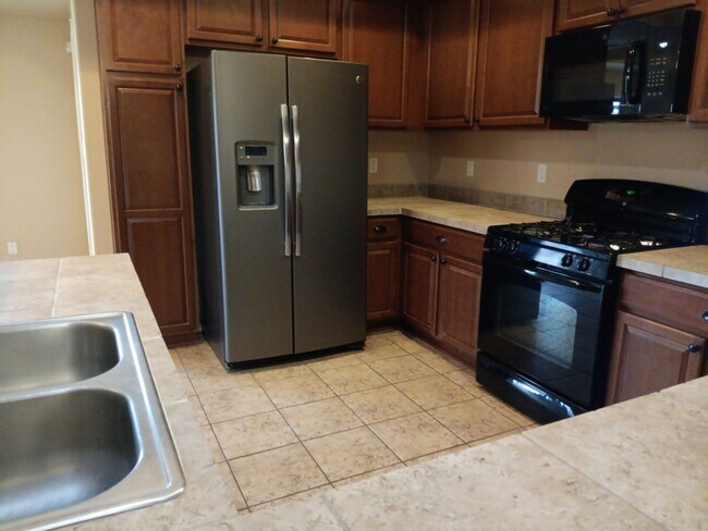 Building Photo - 4 Bedroom, 2 Bathroom! Lovely Home! Schedule a Showing!