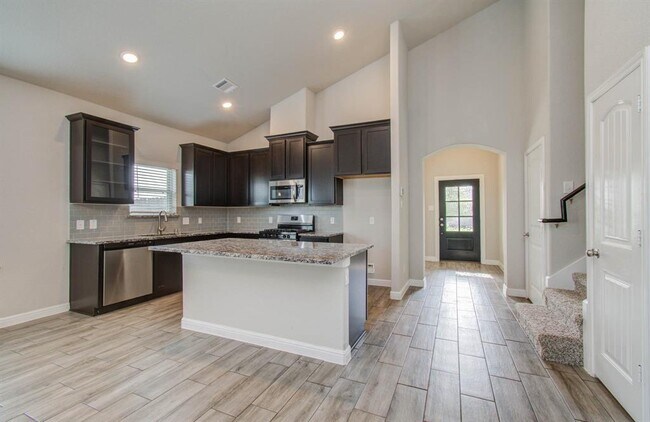 Building Photo - 2442 Wembley Way