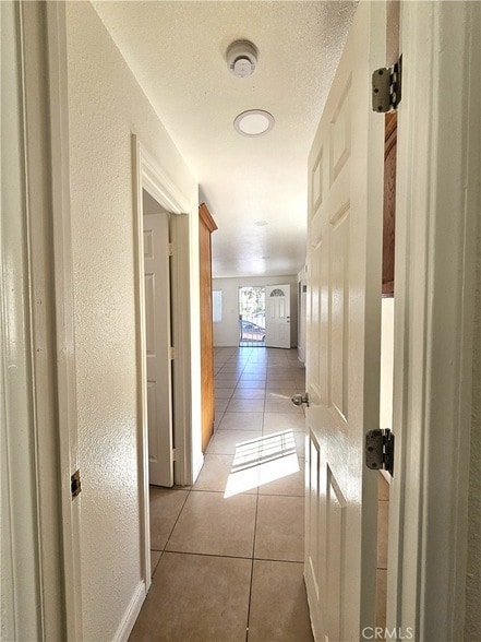 Building Photo - 654 W 21st St