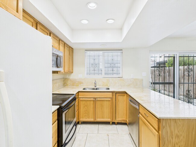 Building Photo - 6416 Bankside Dr