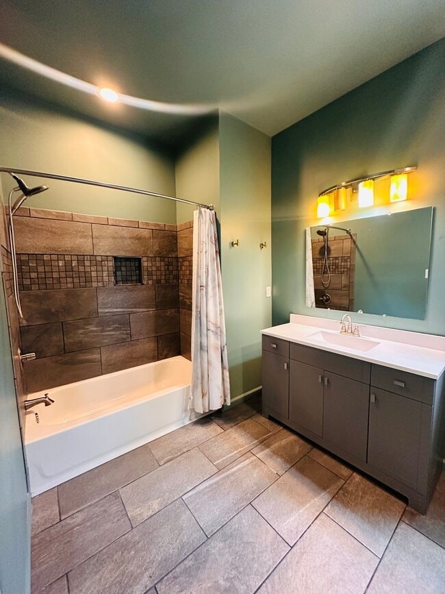 Building Photo - Historic Charm Meets Modern Comfort in Shelby Park