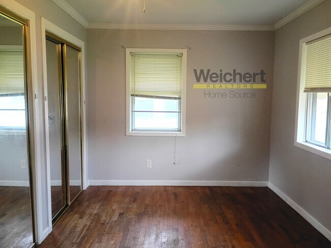 Building Photo - 3BR Home w/ Garage & Fenced Yard